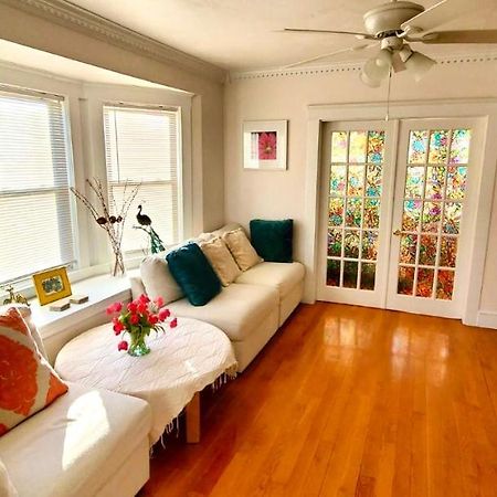 Near Train Station Gorgeous 3-Bedroom Apartment With Patios Boston Bagian luar foto