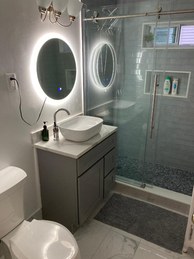 Near Train Station Gorgeous 3-Bedroom Apartment With Patios Boston Bagian luar foto