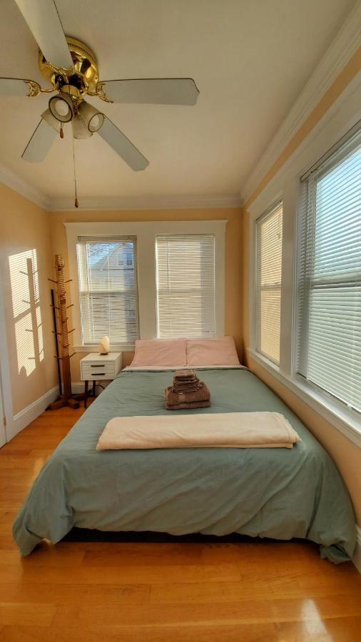 Near Train Station Gorgeous 3-Bedroom Apartment With Patios Boston Bagian luar foto