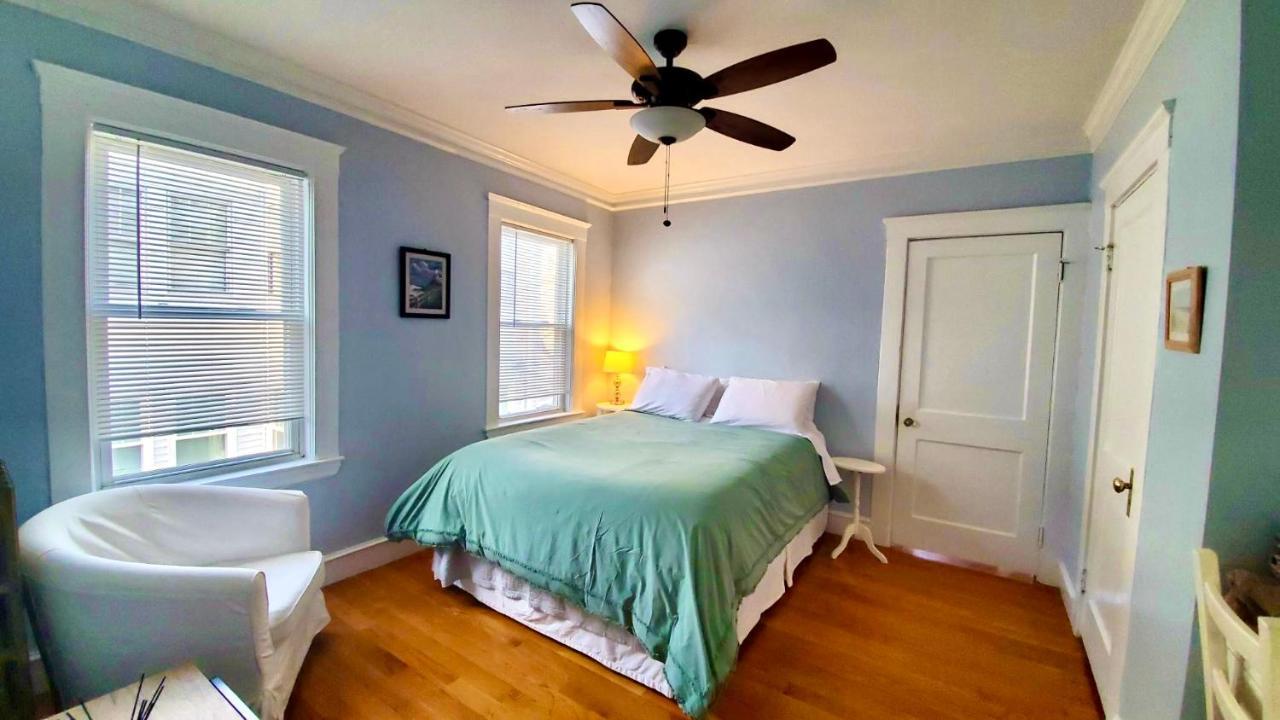 Near Train Station Gorgeous 3-Bedroom Apartment With Patios Boston Bagian luar foto