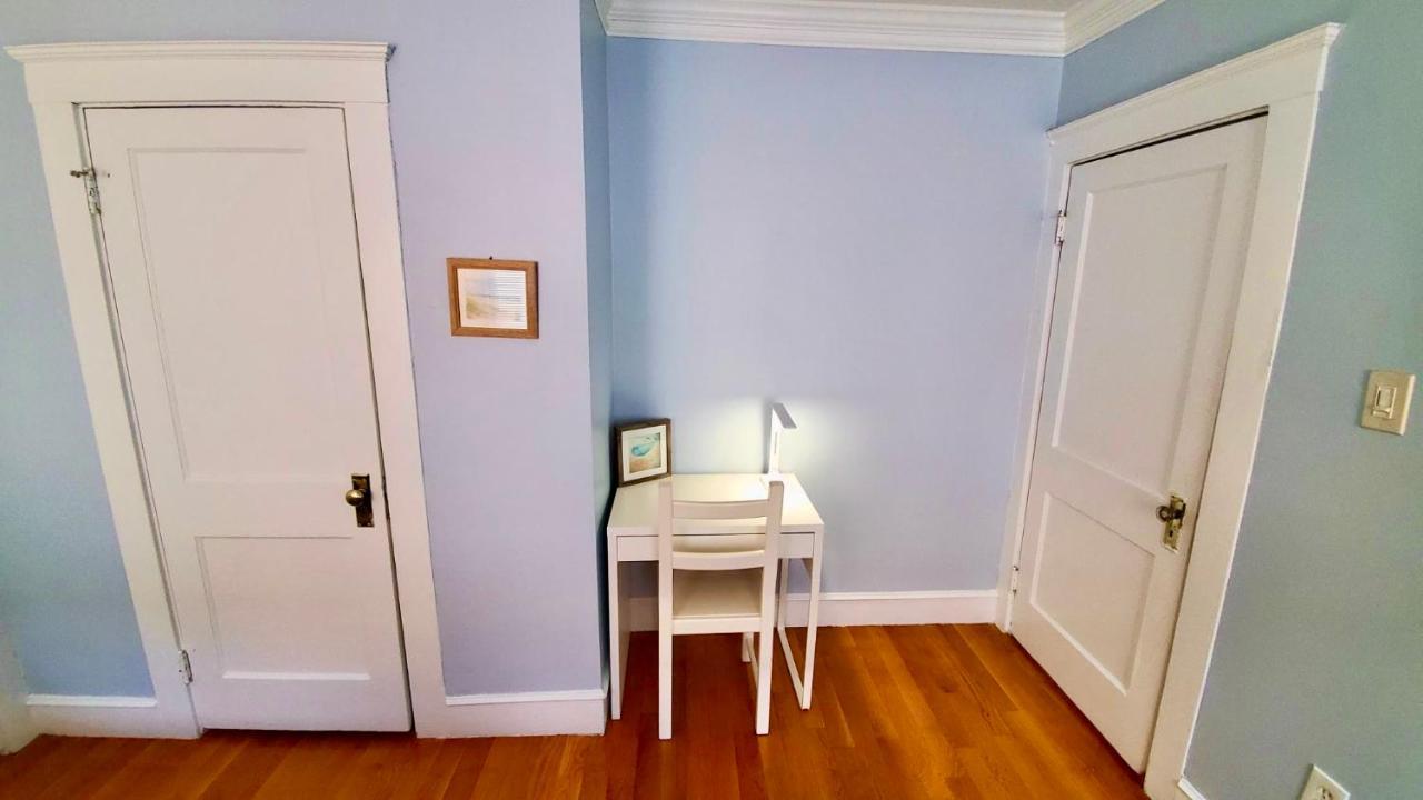 Near Train Station Gorgeous 3-Bedroom Apartment With Patios Boston Bagian luar foto