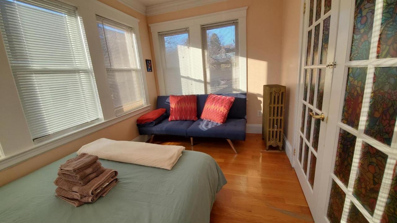 Near Train Station Gorgeous 3-Bedroom Apartment With Patios Boston Bagian luar foto