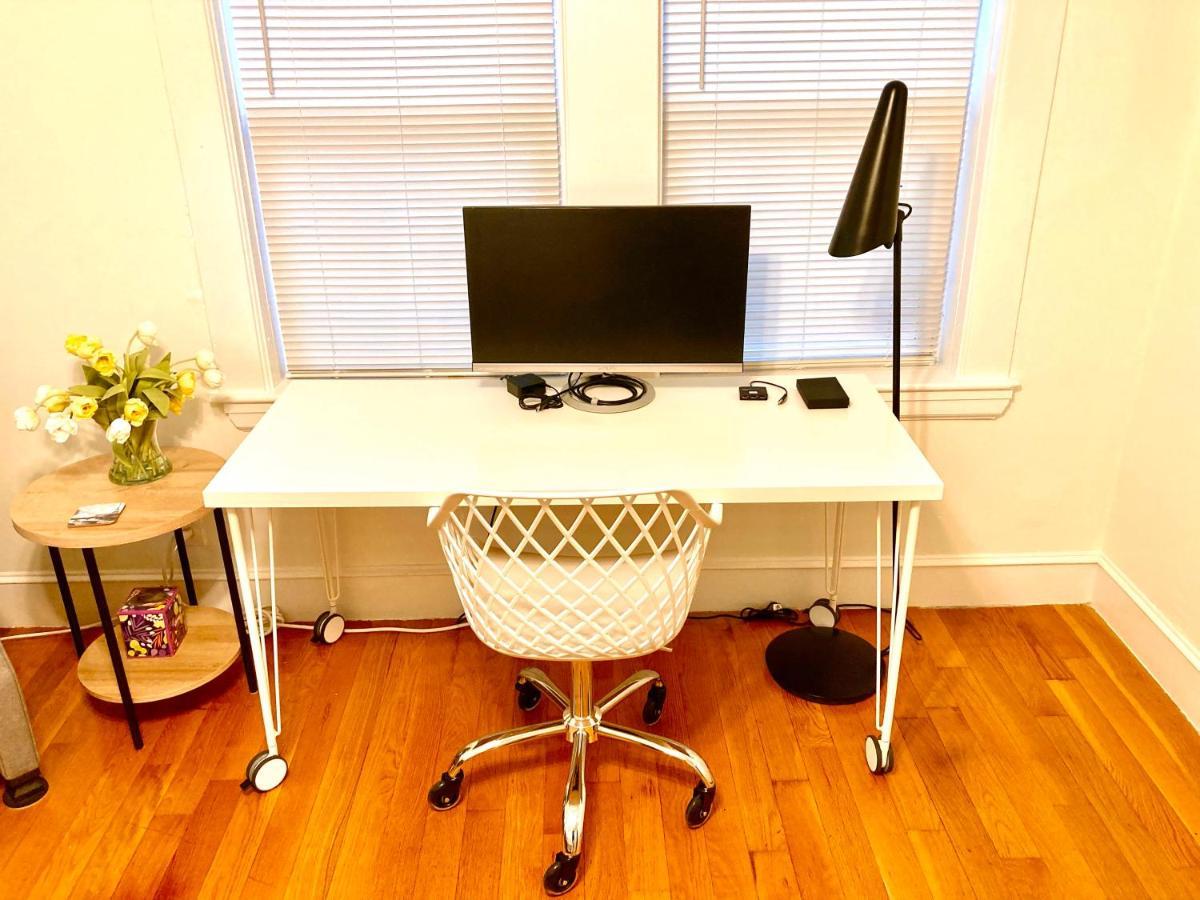 Near Train Station Gorgeous 3-Bedroom Apartment With Patios Boston Bagian luar foto