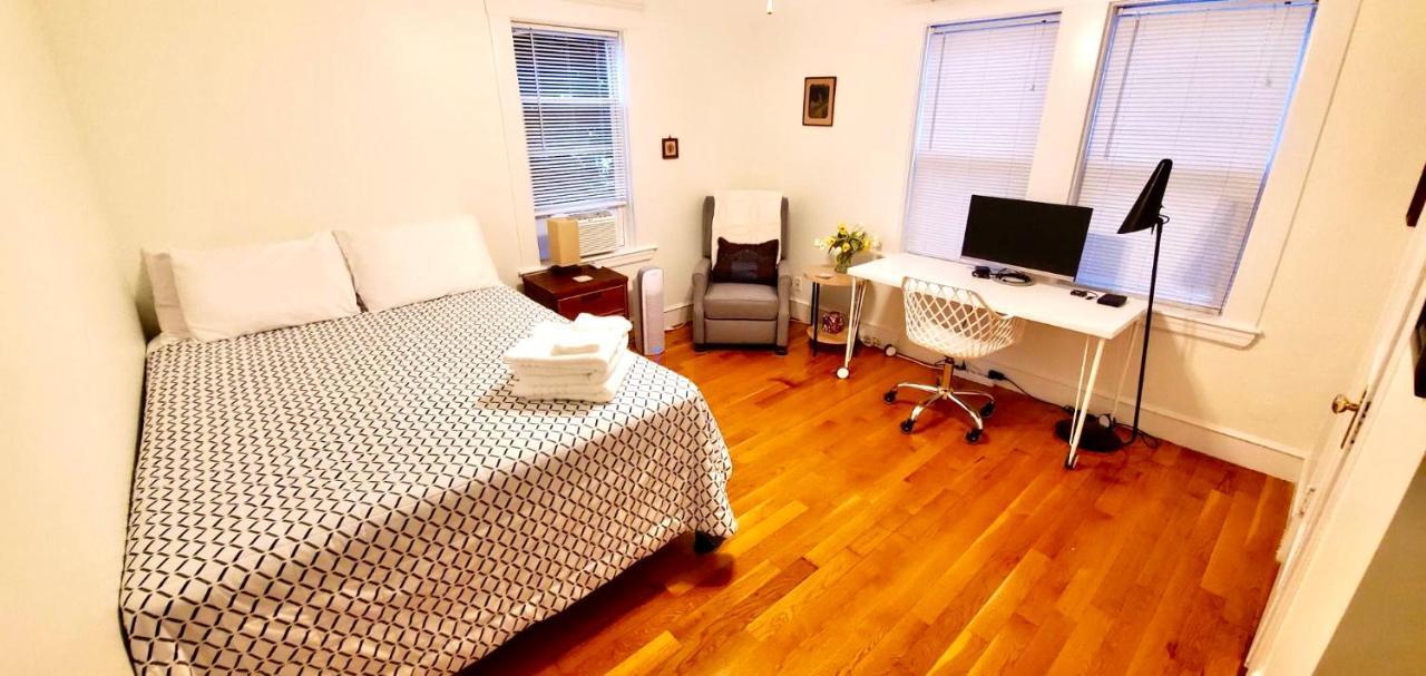 Near Train Station Gorgeous 3-Bedroom Apartment With Patios Boston Bagian luar foto